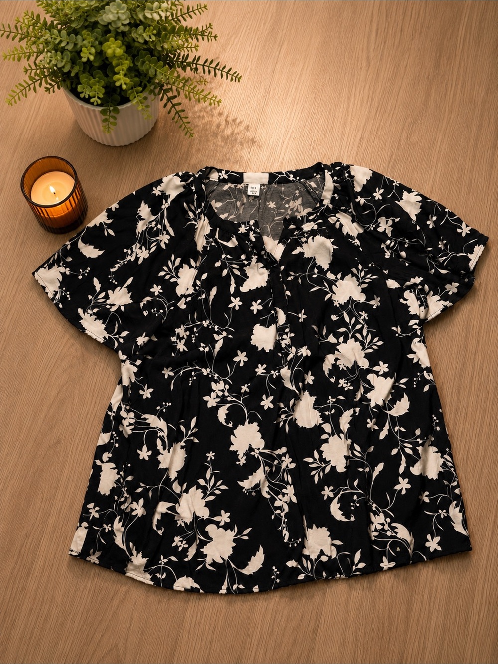 Ava & Viv Women’s Black Floral Short-Sleeve Blouse - 1XL